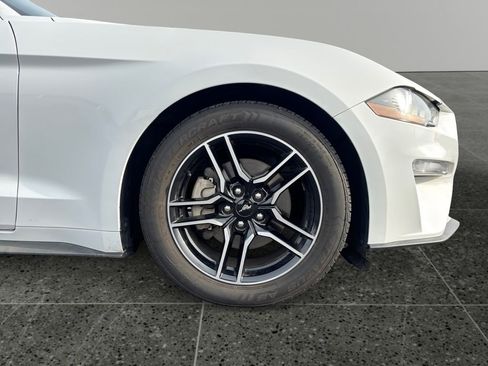 Used 2018 Ford Mustang Premium image 9