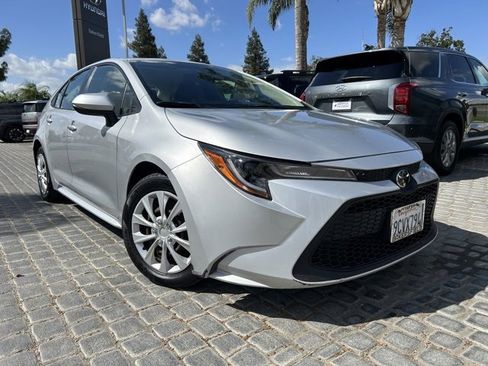 Used 2022 Toyota Corolla LE image 1
