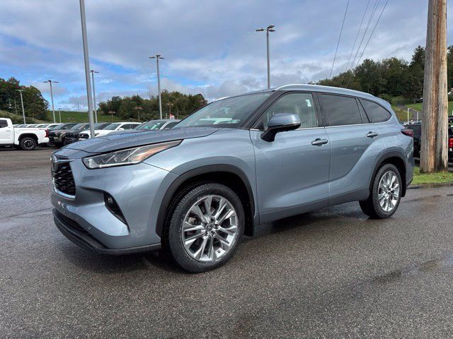 Used 2024 Toyota Highlander Limited AWD/4WD image 1