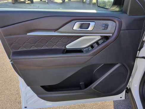Used 2025 Ford Explorer Platinum w/ Ultimate Package AWD/4WD image 12