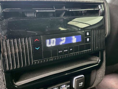 Used 2023 Jeep Wagoneer L Series II AWD/4WD image 26