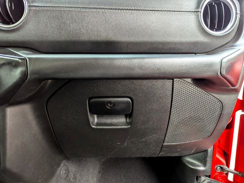 Used 2021 Jeep Wrangler Unlimited Sahara image 33