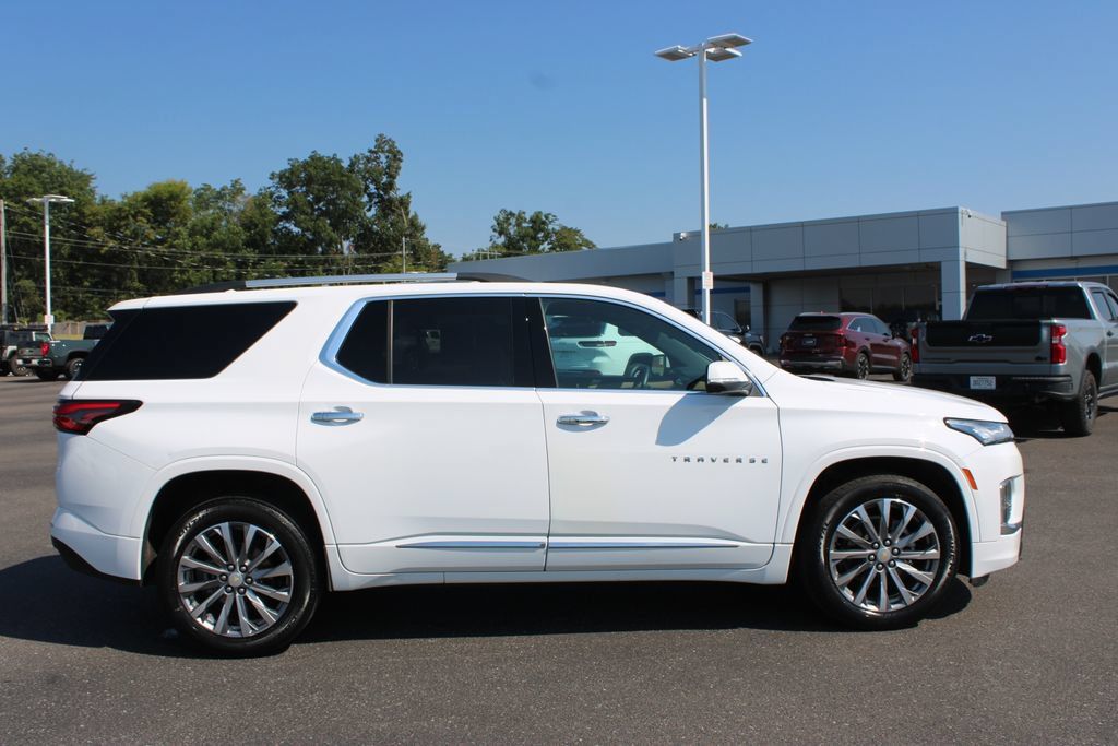 Used 2023 Chevrolet Traverse Premier FWD image 11