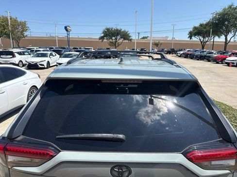 Used 2021 Toyota RAV4 XLE w/ Carpet Mat Package (TMS) FWD image 7