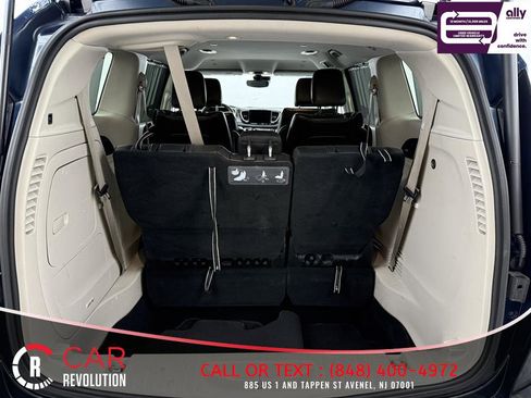 Used 2021 Chrysler Pacifica Touring-L FWD image 7