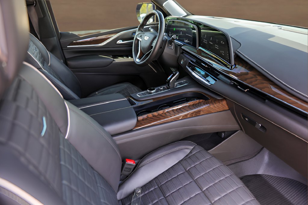 Certified 2024 Cadillac Escalade Premium Luxury Platinum w/ Heavy-Duty Trailer Package AWD/4WD image 31
