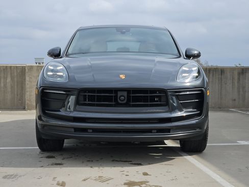 Certified 2025 Porsche Macan image 11