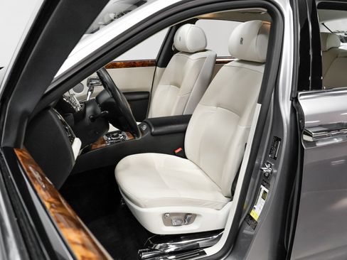Used 2010 Rolls-Royce Ghost image 9