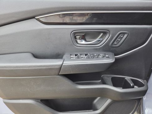Certified 2025 Honda Pilot Touring image 19