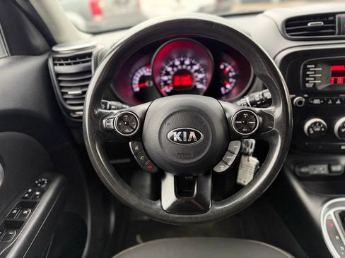 Used 2015 Kia Soul + image 13