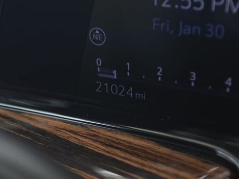 Used 2022 Cadillac Escalade ESV Premium Luxury w/ Performance Package image 17