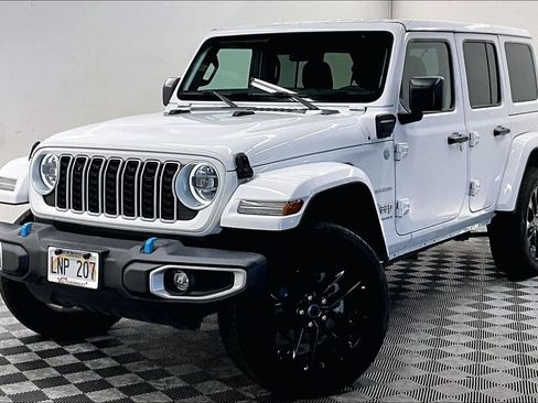 Used 2024 Jeep Wrangler Unlimited Sahara AWD/4WD image 1