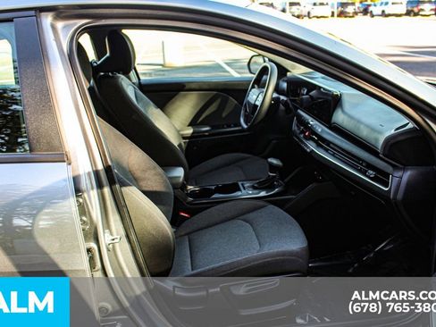 Used 2025 Kia K4 LXS image 19