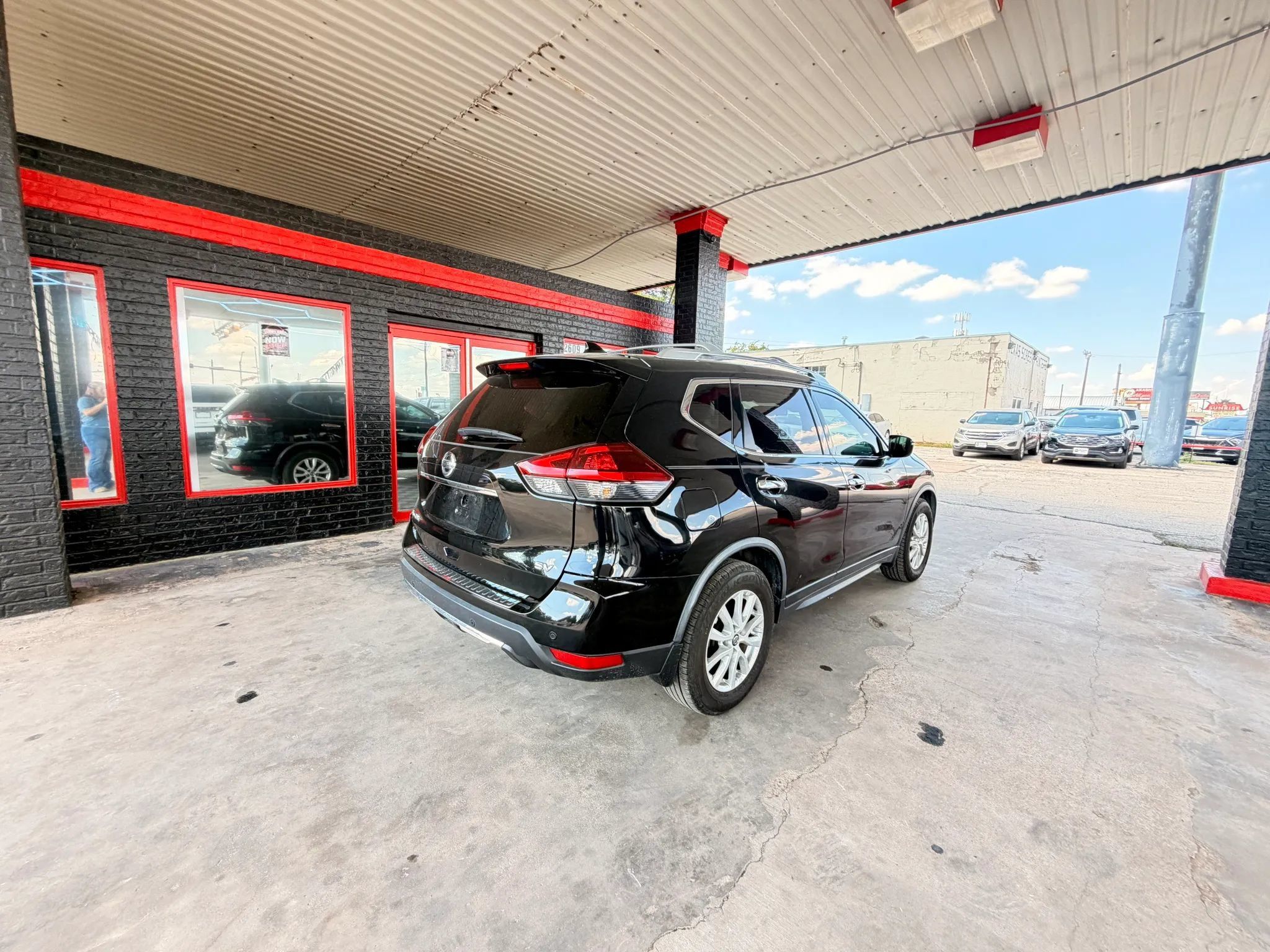 Used 2020 Nissan Rogue SV FWD image 5