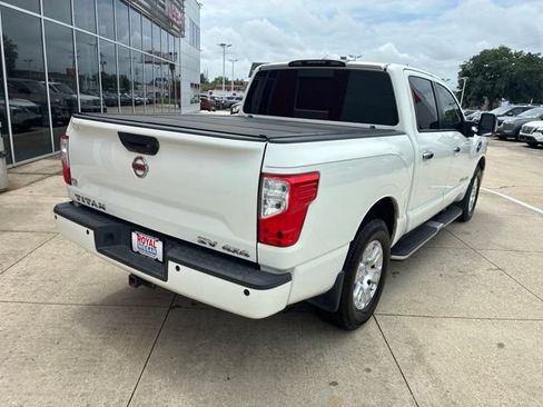 Used 2017 Nissan Titan SV AWD/4WD image 7