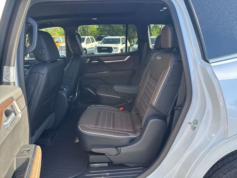 New 2026 GMC Acadia Denali Ultimate w/ LPO, Floor Liner Package AWD/4WD image 11
