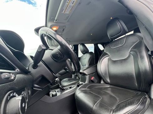 Used 2019 Jeep Cherokee Limited AWD/4WD image 18
