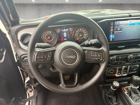 Used 2025 Jeep Wrangler Sport AWD/4WD image 21