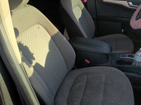 Used 2020 Ford Escape SE image 25