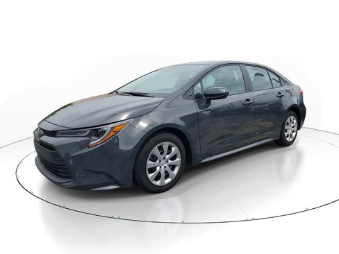 Used 2025 Toyota Corolla LE FWD image 3