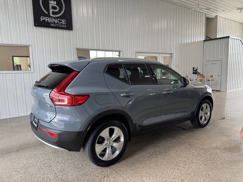Used 2021 Volvo XC40 T5 Momentum image 24