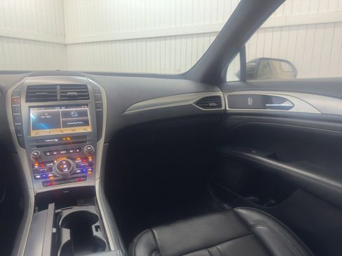 Used 2017 Lincoln MKZ Premiere image 16