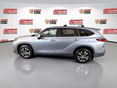 Used 2023 Toyota Highlander XLE AWD/4WD image 14