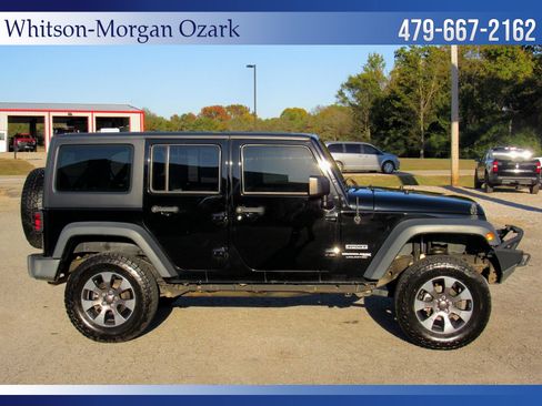 Used 2018 Jeep Wrangler Unlimited Sport w/ Connectivity Group image 15