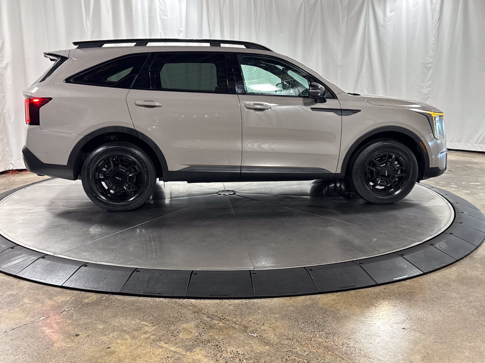 Used 2024 Kia Sorento SX Prestige w/ Olive Brown Leather Package AWD/4WD image 9