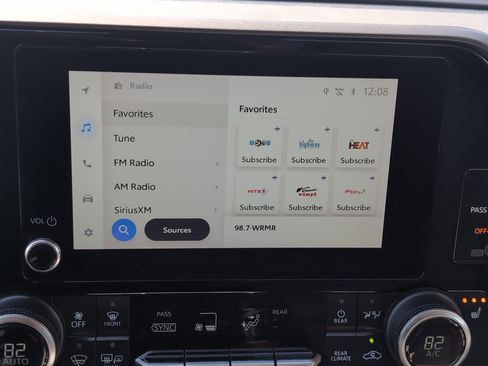 Used 2023 Toyota Highlander XLE image 23