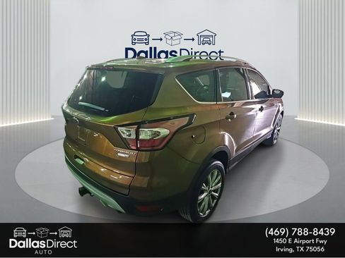 Used 2017 Ford Escape Titanium image 2