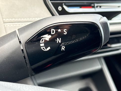 Certified 2025 Volkswagen Tiguan SE AWD/4WD image 25