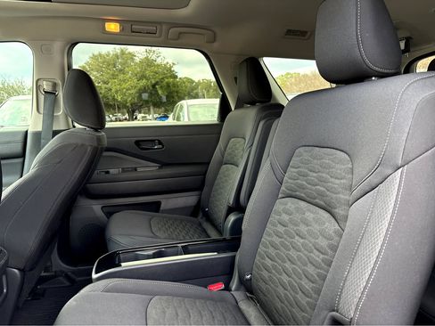 Used 2025 Nissan Pathfinder SV w/ SV Premium Package image 22