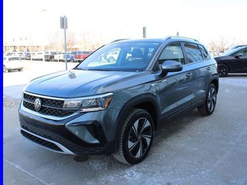 Used 2024 Volkswagen Taos SE image 3