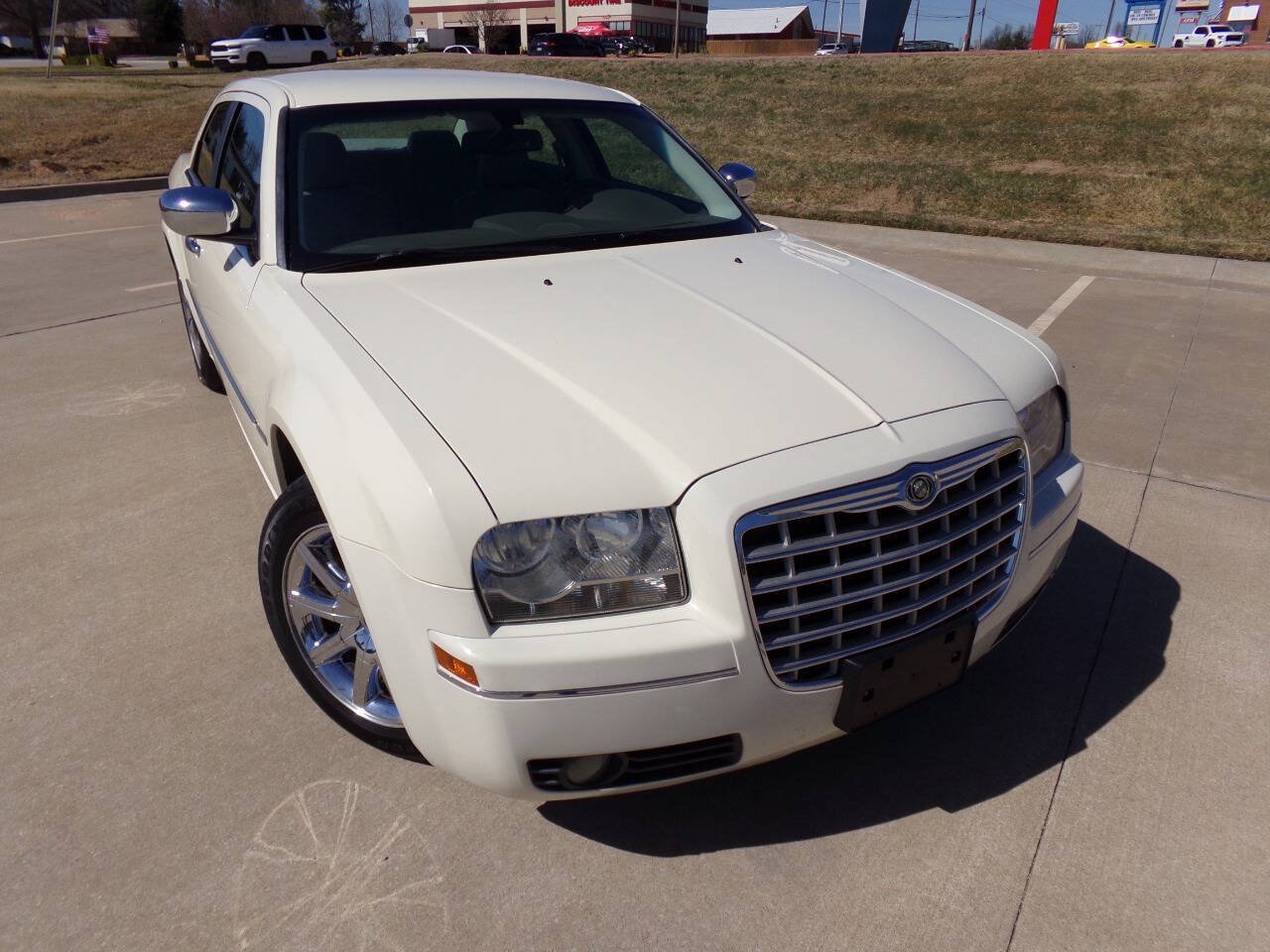Used 2010 Chrysler 300 Touring RWD image 10