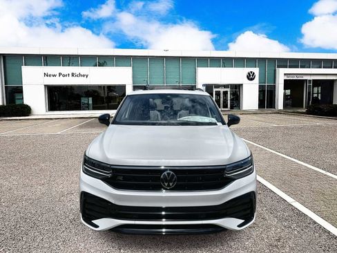 Used 2023 Volkswagen Tiguan SE R-Line image 9