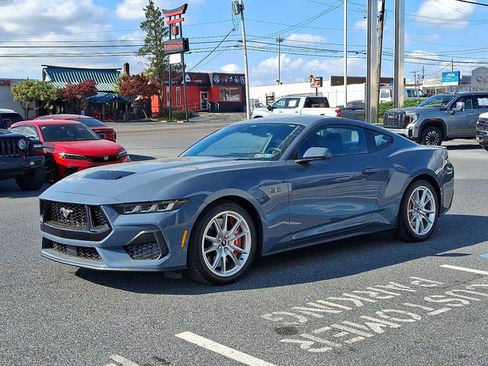 Used 2024 Ford Mustang GT Premium image 3