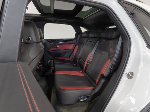 Used 2022 Bentley Bentayga AWD/4WD image 46