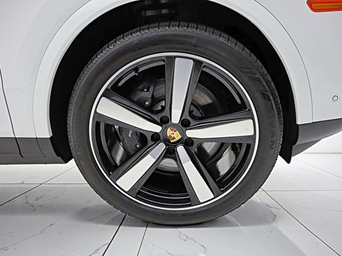 Used 2024 Porsche Cayenne Coupe AWD/4WD image 45