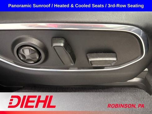 Used 2023 Jeep Wagoneer L 4WD w/ Premium Group I image 18