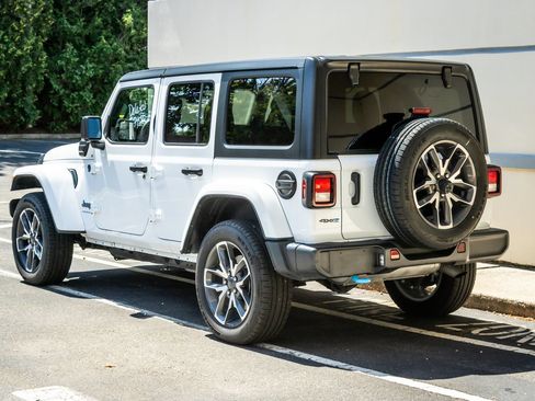 Used 2024 Jeep Wrangler Unlimited AWD/4WD image 5