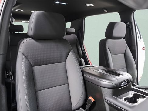 Used 2023 GMC Yukon SLE image 35