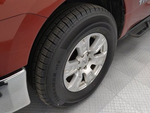 Used 2018 Nissan Titan SV image 31