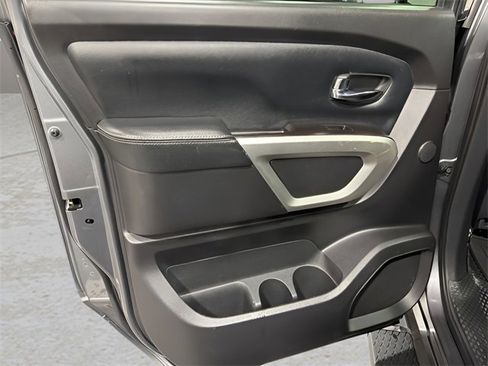 Used 2020 Nissan Titan SL w/ Moonroof Package image 32