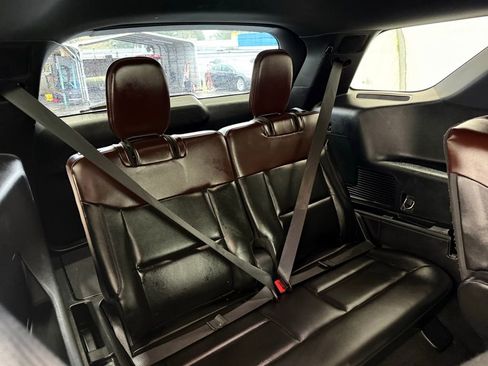 Used 2020 Ford Explorer Platinum w/ Premium Technology Package image 30