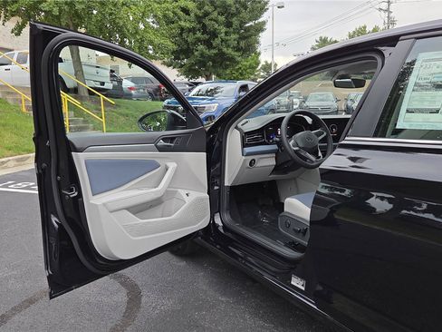 New 2026 Volkswagen Jetta SE FWD image 11