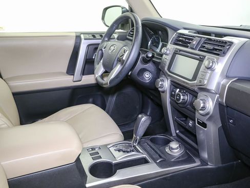 Used 2017 Toyota 4Runner SR5 AWD/4WD image 17