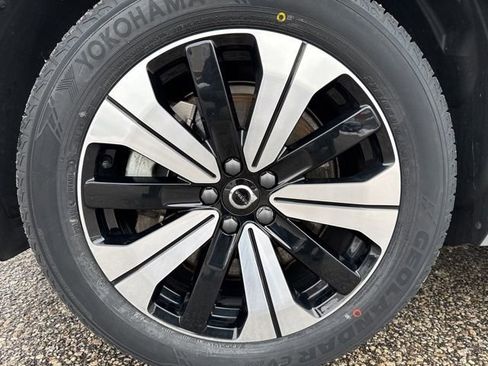 Certified 2025 Volvo XC60 T8 Plus w/ Protection Package Premier image 11