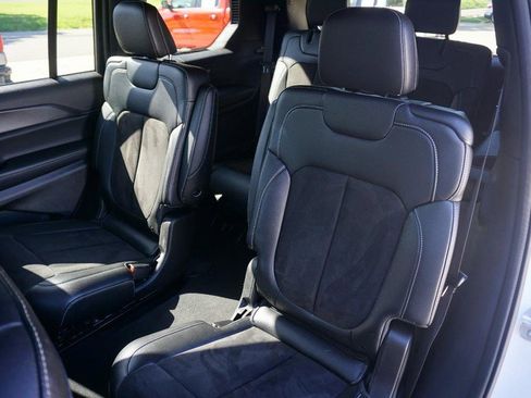 Used 2024 Jeep Grand Cherokee L Altitude AWD/4WD image 25