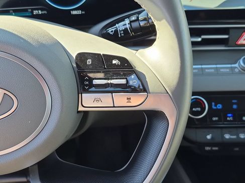 Used 2025 Hyundai Elantra SEL FWD image 22